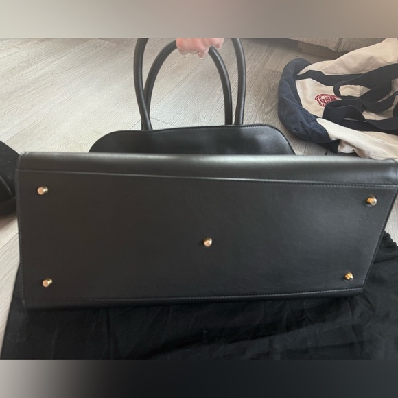 Large Handbag - Picture 9 of 11